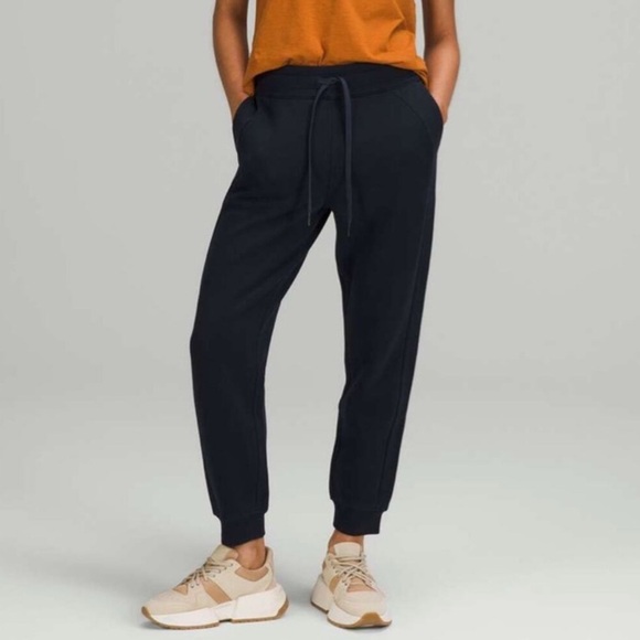 Lululemon Women’s Scuba Black Jogger Pants - Picture 2 of 7